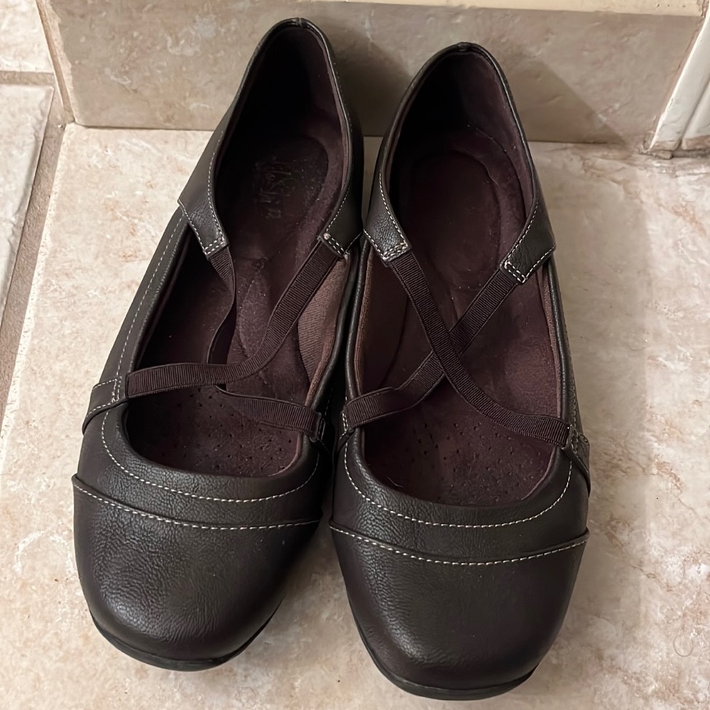 Brown ballet flats size 8